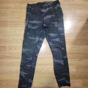 Athleta Camo Contender 7/8 Tights